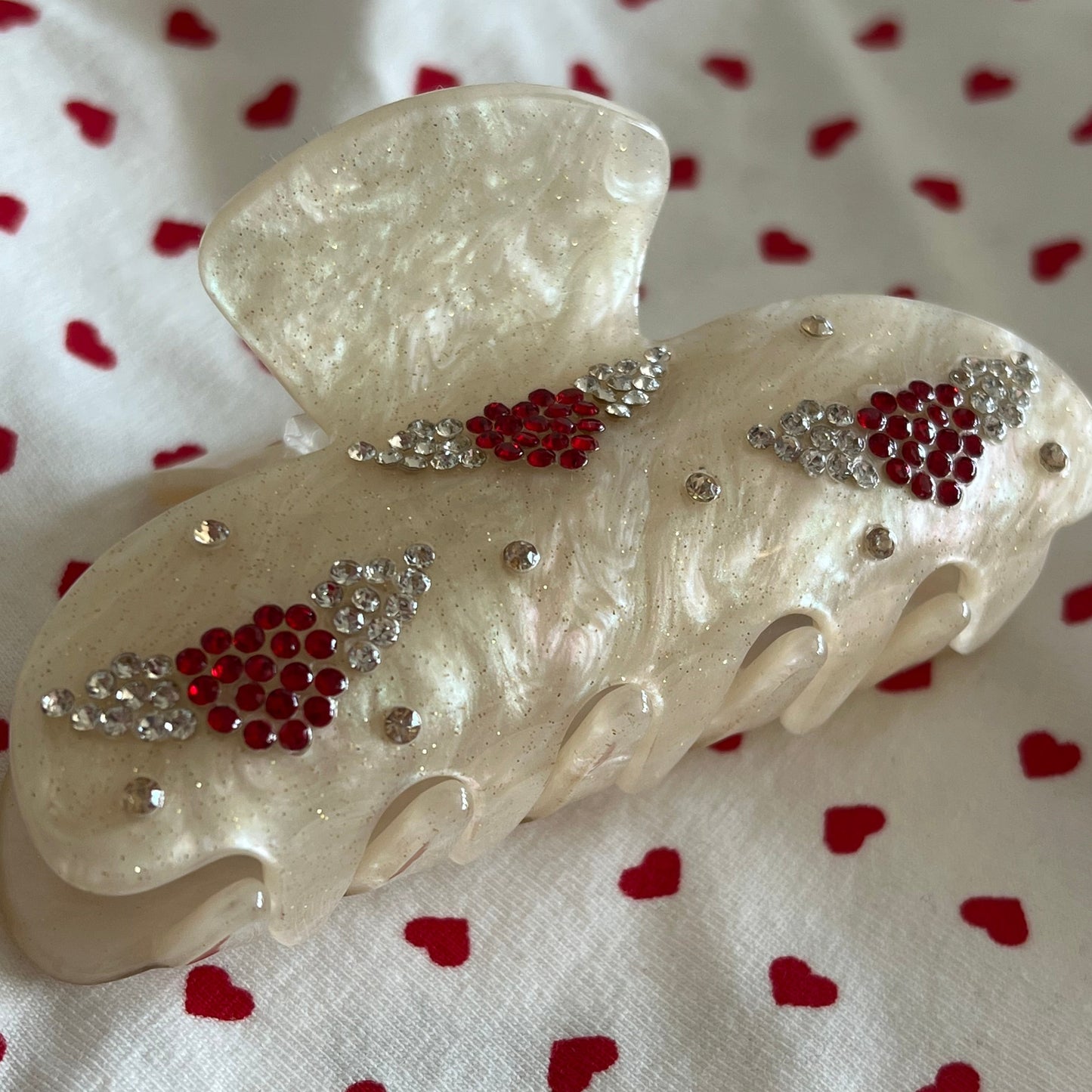 ANGEL HEART CLIP