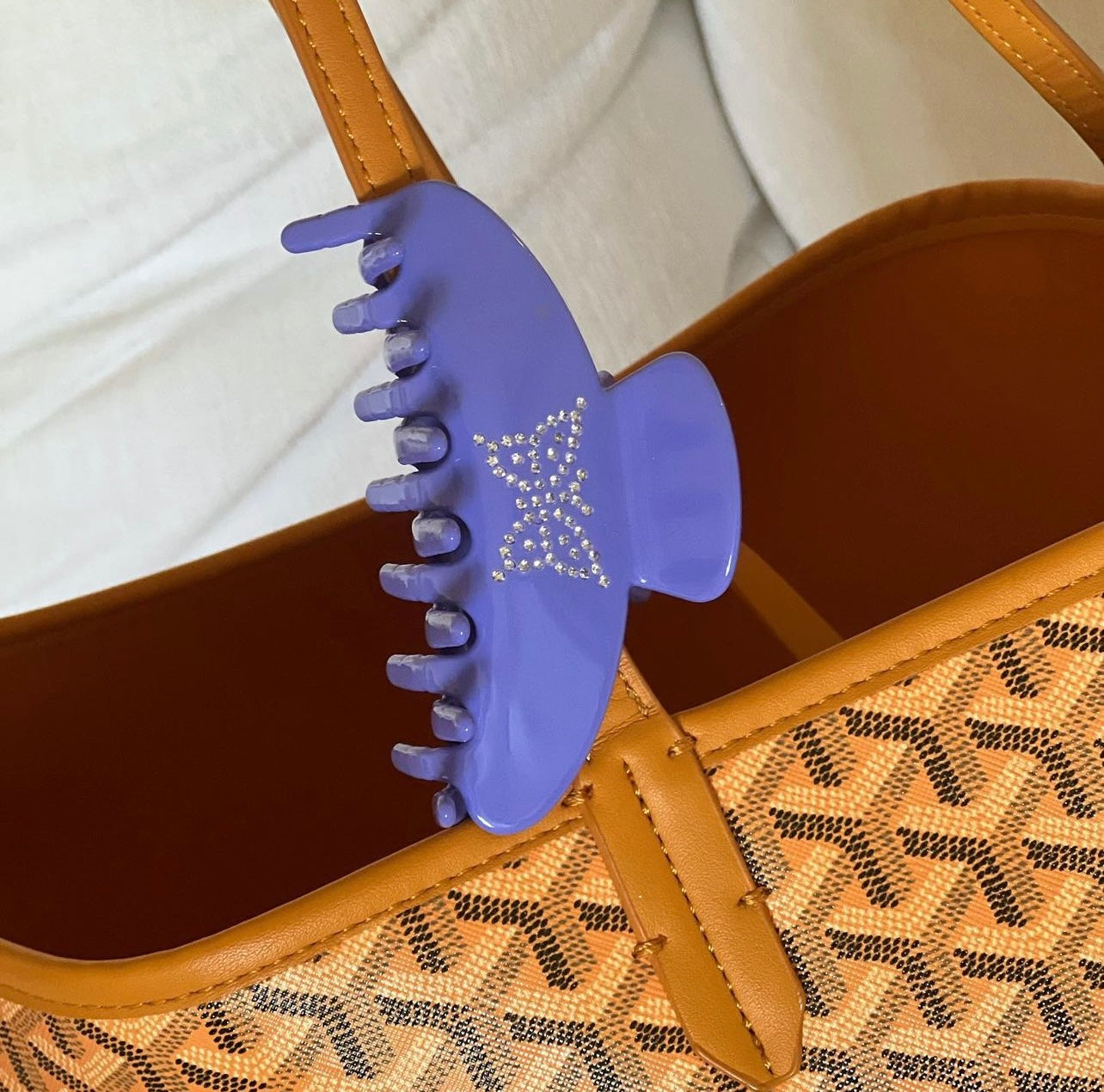 BUTTERFLY CLIP